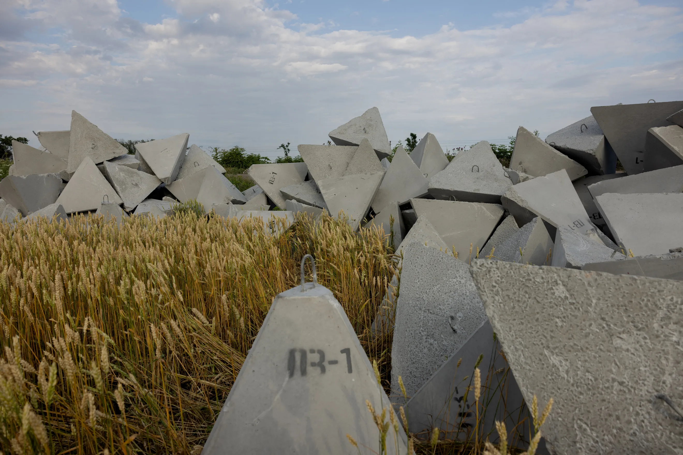 Як Україна перебудовує лінії оборони: від довгих траншей до малих укріплених опорних пунктів
